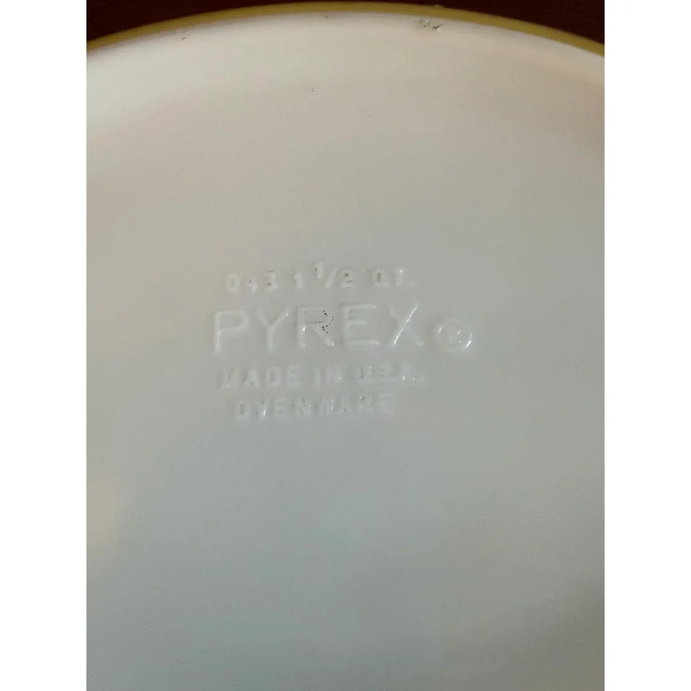 Vintage Pyrex Golden Garland 043 1.5 Qt Oval Casserole with Glass Lid